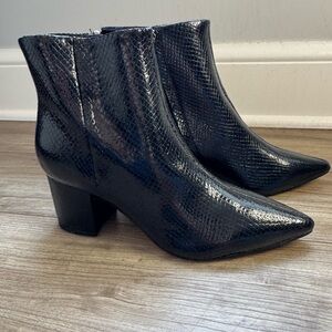 Marc Fisher Jarli Ankle Booties Boots Black Snake skin Shiny Pointed Toe Sz 6